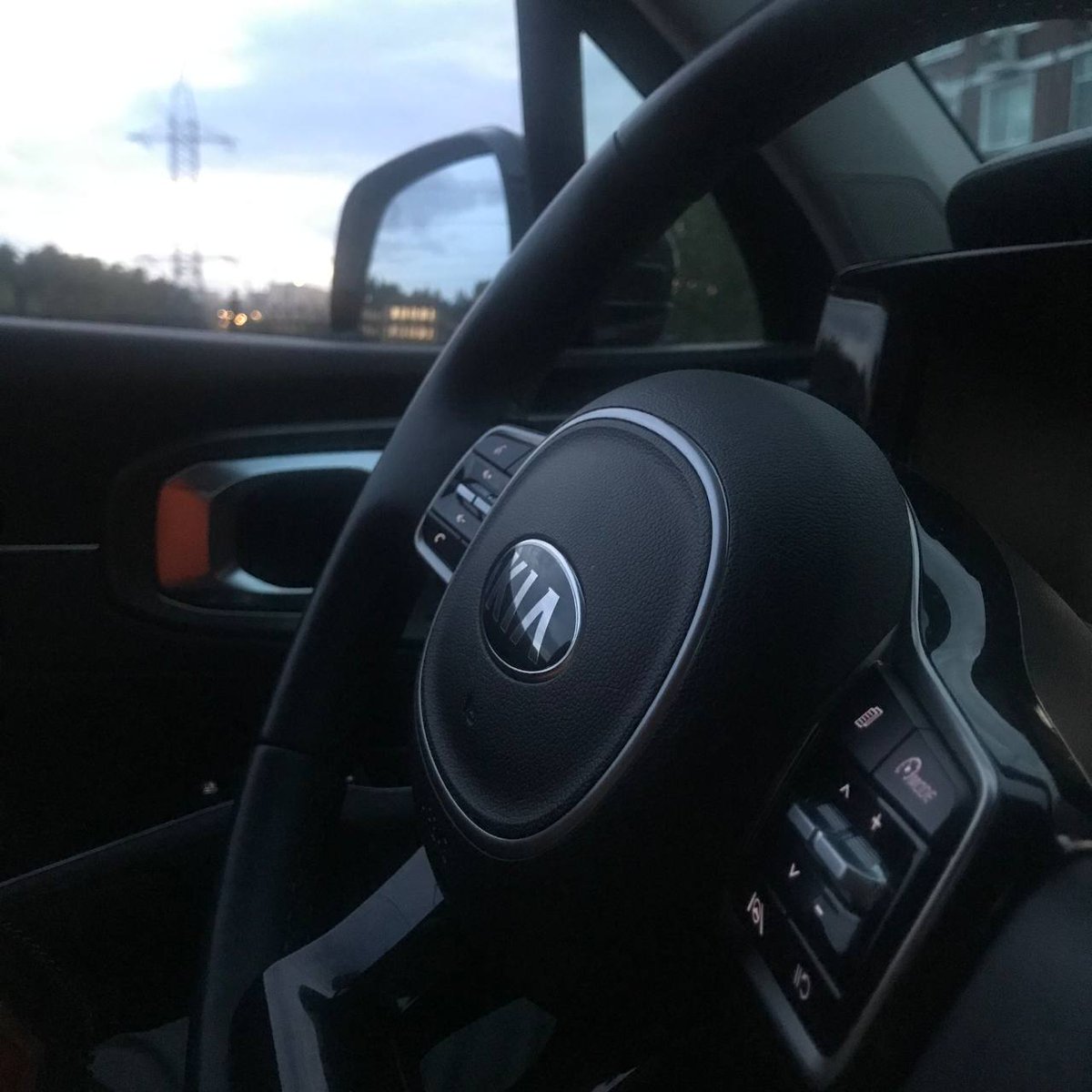 Все таки иногда надо пересаживаться на пассажирское сиденье. Можно смело "залипнуть" на красивый рассвет, посмотреть на прекрасный пейзаж, увидеть как меняется архитектура вокруг. Главное полностью доверять водителю и расслабиться(это самое сложное, водителя меня поймут))))