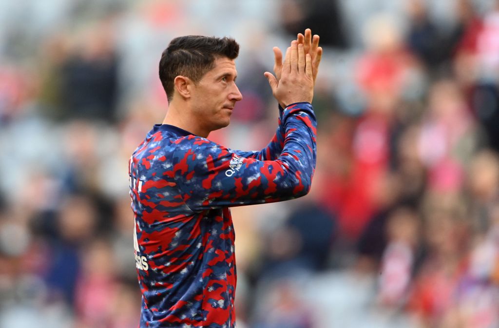 Robert Lewandowski said goodbye to Bayern teammates and will sign the contract in the next 24 hours in order to become new Barcelona player. It's agreed since end of February. 🔵🔴🤝 #FCB 

Xavi, in contact with Robert for months to explain the project.