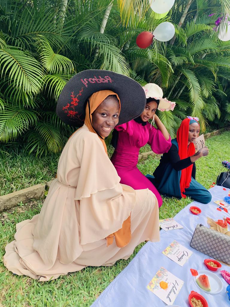 Halimah_Garuba's tweet photo. Hello. https://t.co/9e5lTdIKZ5