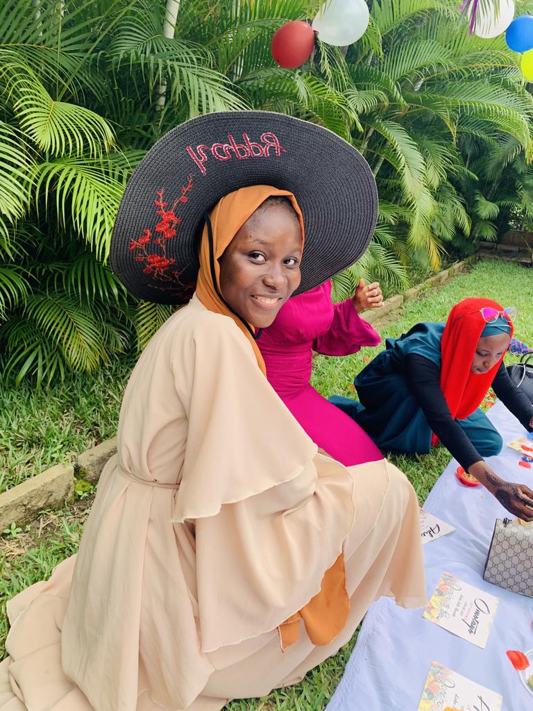 Halimah_Garuba's tweet photo. Hello. https://t.co/9e5lTdIKZ5