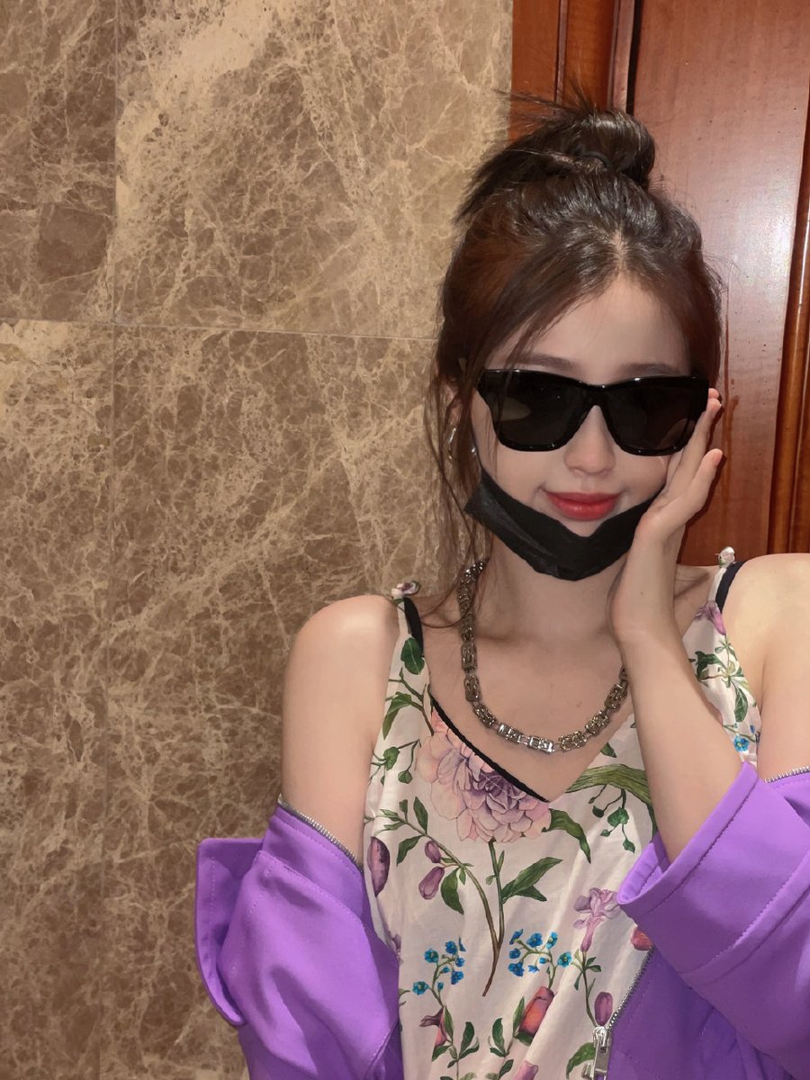 220716 ©虞书欣非官方机位 Weibo​ 
 
Caption : ​😈

#EstherYu​ #虞书欣 #อวี๋ซูซิน #YuShuXin