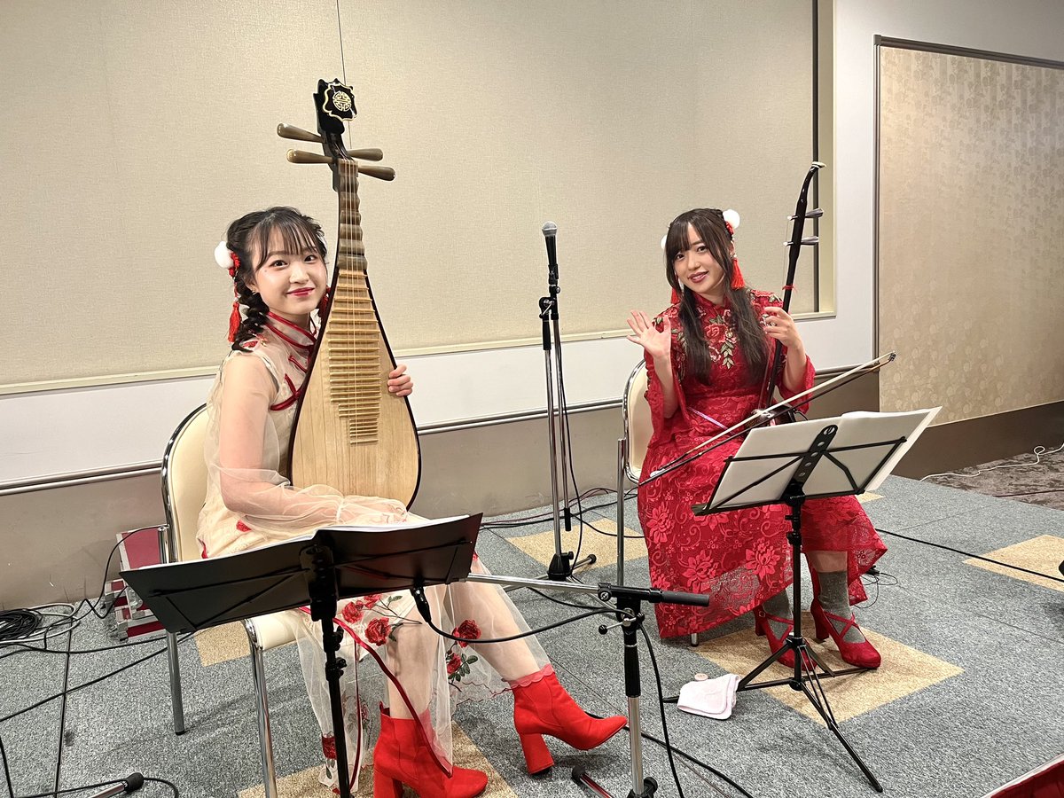 Ki_Ri_Ks2's tweet photo. 桐子とらさくら 二胡と中国琵琶のサマーコンサート
1日目の公演が無事終了しました🎶
両ステージとも有難いことに満席🐼❣️ 
ご来場頂いた皆様、どうもありがとうございました🙏❤️❤️
とっても楽しんでいるのが写真の表情に表れていますね😆
明日の演奏も2人呼吸を合わせて頑張ります✨

桐子🐰さくら🌸 https://t.co/gnGP1qsiO9