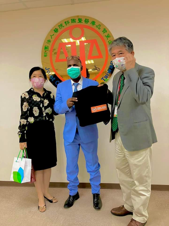 SomalilandMoHD's tweet image. The Somaliland delegation from the Ministry of Health Develooment led by It's Director General who has been in Taiwan for policy-making and health information management training had met with Joint Commission of Taiwan and also visited the biggest Hospital in South of Taiwan.