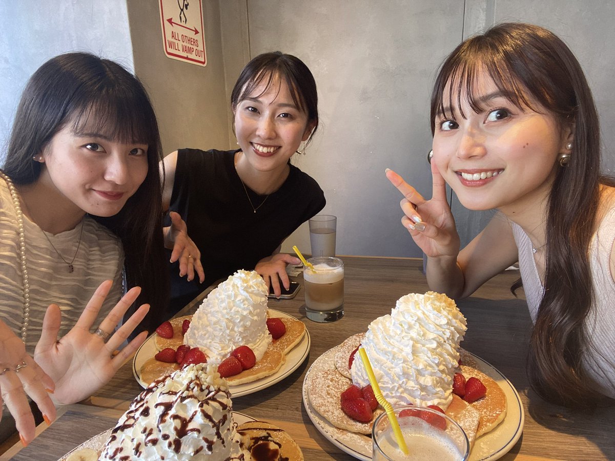 __yui_n__'s tweet photo. この間ランチ帯から集合して、ひたすら話し込む。
やはりミスキャンに出るような人は、中身も魅力が溢れ出まくる人なんだな〜と改めて思った🐒🍴
何回集まっても新しい発見がある🤭 https://t.co/ouklQXbZq2