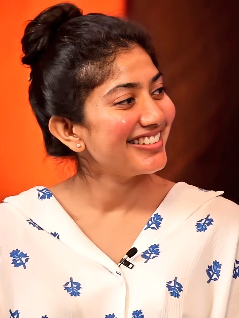 TeluguHotStuff on X: Pellam Pallavi 🥵🔥 That Hair Bun 😍 BJ feels # SaiPallavi t.coNjqksCPIiB  X