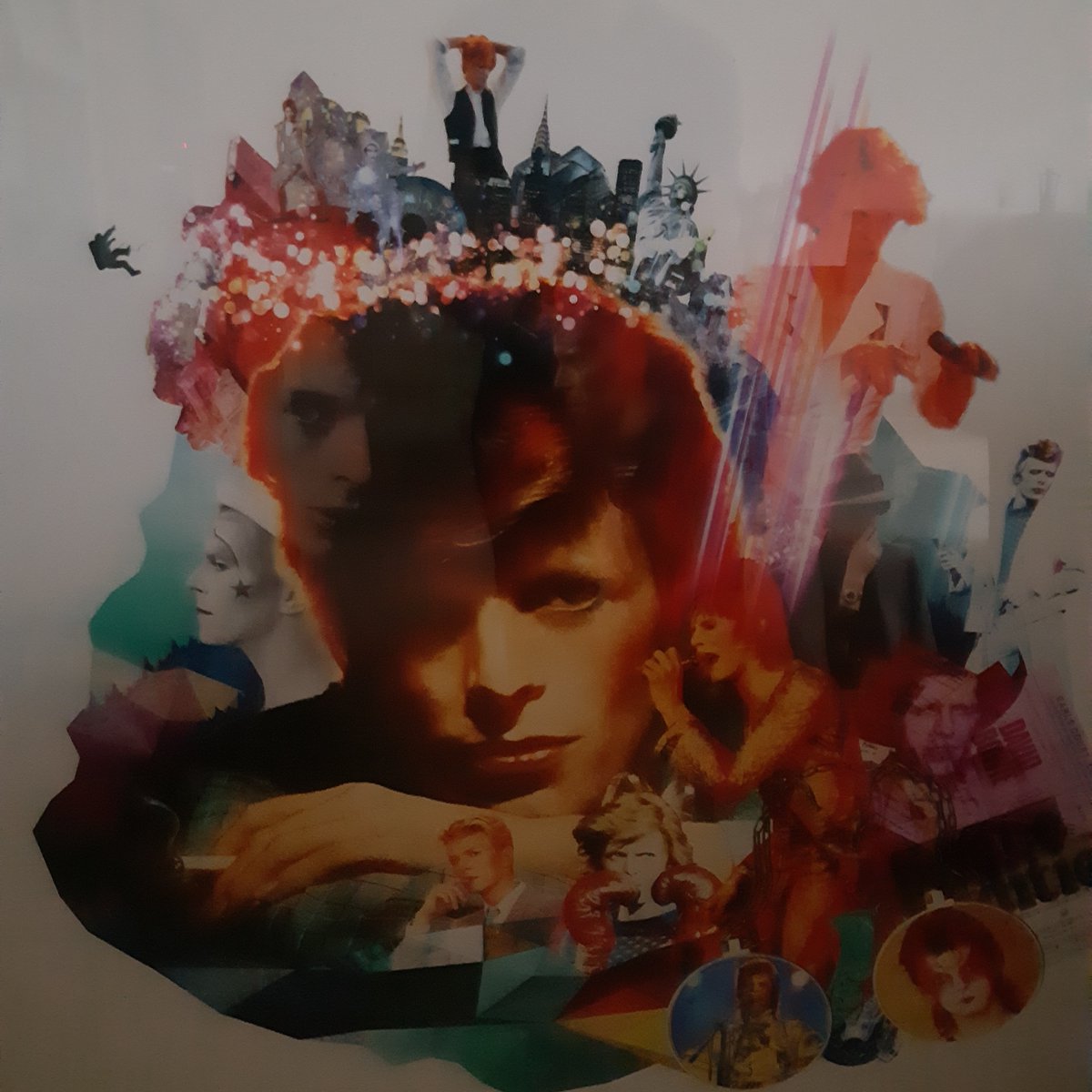 <a href="/DBGlamour/">David Bowie Glamour Memorabilia Collectors</a> I had this made by <a href="/MiaUnderwoodArt/">Mia Underwood</a> (George's daughter) #spaceoddities