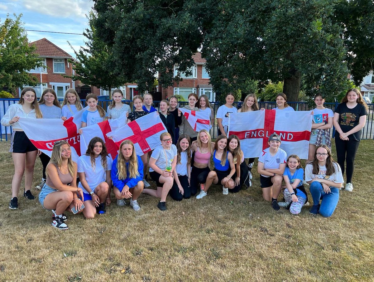 Testwood students had a fantastic time Southampton FC for last night’s @WEURO2022 match between N.Ireland &amp; England. Lots of goals were scored and a great time was had by all! 

#LetGirlsPlay #Lionesses #WEURO2022 #girlsfootball #GirlsFootballInSchools