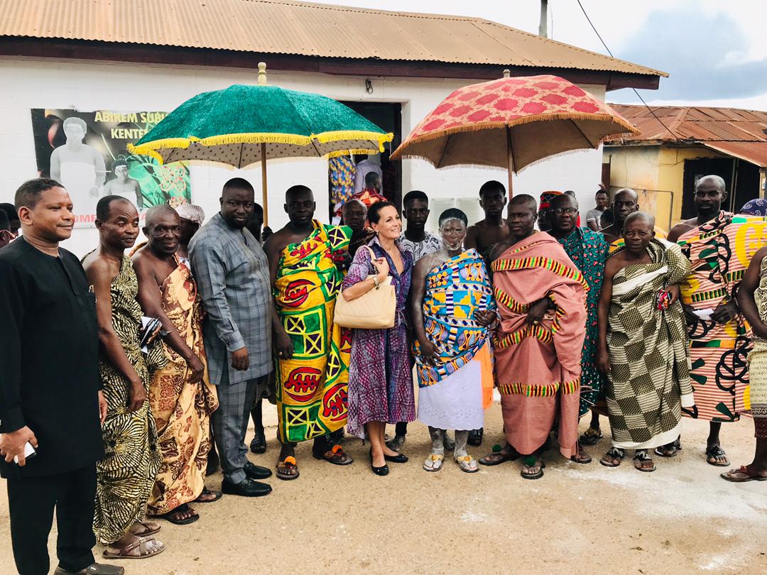 ADiallo2018's tweet photo. A huge thank to the community guardian of this site for sharing with us their traditions &amp; heritage  Medasse to Amb. Akosua @annesophieave Ave #France for the presence &amp; support through #Sankofaproject #1972Convention #Unite4Heritage #SDGs @UNinGhana
 @unescoghnatcom @unescowhc https://t.co/Ov7HuuYJlh