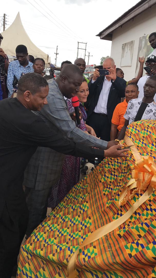 ADiallo2018's tweet photo. A huge thank to the community guardian of this site for sharing with us their traditions &amp; heritage  Medasse to Amb. Akosua @annesophieave Ave #France for the presence &amp; support through #Sankofaproject #1972Convention #Unite4Heritage #SDGs @UNinGhana
 @unescoghnatcom @unescowhc https://t.co/Ov7HuuYJlh