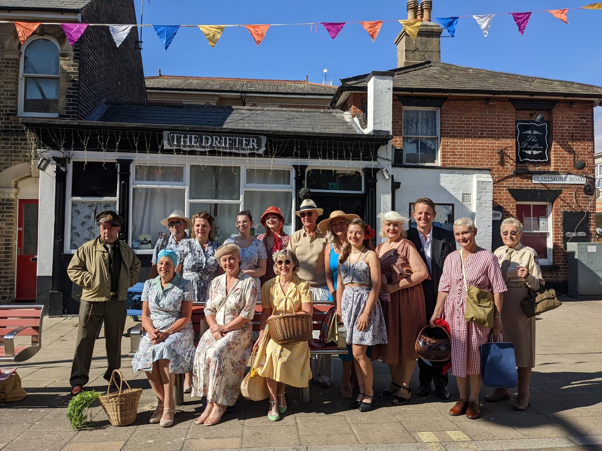 Who's joining us and @SeagullTheatre on London Road South this weekend for 2 days of 1940s fun?! #VintageWeekend #Lowestoft