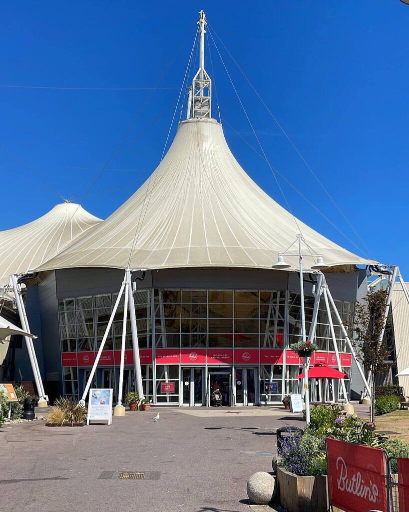 thatchamdad's tweet photo. This is our 11th trip to Butlin’s over the years, but our first since October 2019 thanks to Covid. With the kids growing up fast, it feels like this may be our last time here. But what a glorious weekend to be doing it … ☀️😎
.
#Ukparentbloggers #pbl… https://t.co/2Qp3aGF789 https://t.co/qtWh4Fu5eR