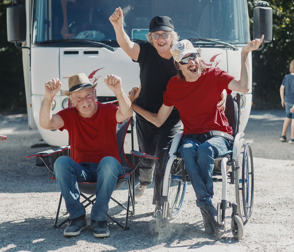 Quand on a demandé à Martine pourquoi elle était sur le #TDF2022, on ne s'attendait pas à cette réponse avec <a href="/pierremorel/">Pierre Morel</a> :

"Mais pour vivre ! Il y a des gens qui ne comprennent pas qu'on soit là. On devrait se morfondre parce notre fils est handicapé" ⤵️ francetvinfo.fr/tour-de-france…