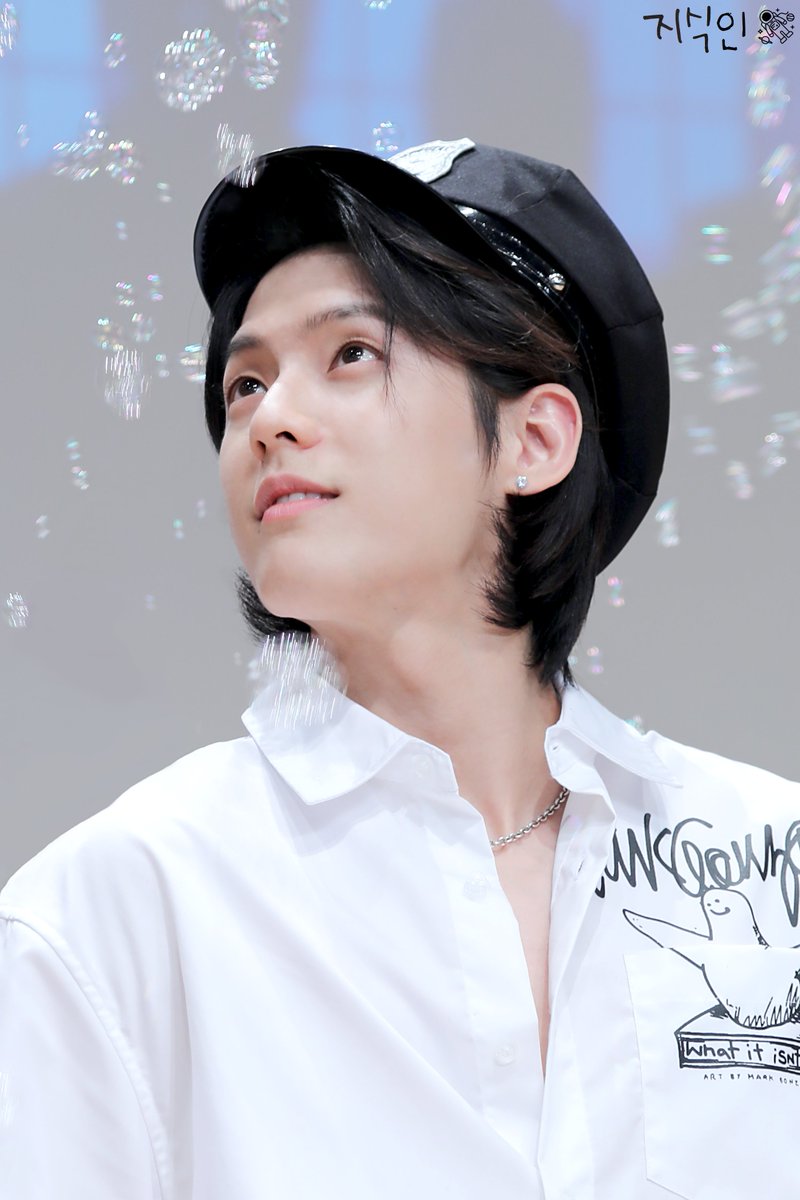 220715 뮤직코리아 대면팬싸  

순백의 왕자님이지🤍  

#이민혁 #HUTA #비투비 #BTOB