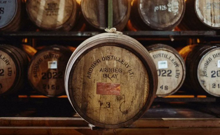 Ardbeg enthusiast buys rare Scotch whisky cask for £16 Million: buff.ly/3uEsTqz <a href="/Ardbeg/">Ardbeg</a> #scotch #whisky #news