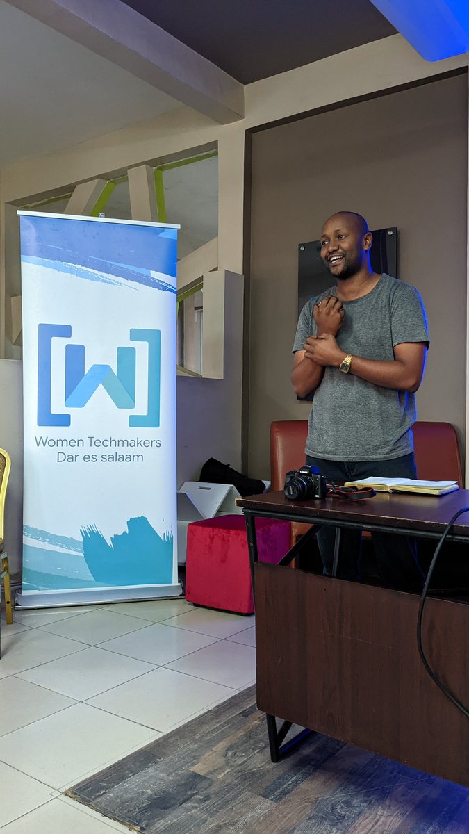 wayne_gakuo's tweet photo. @YesayaSoftware giving #googleio updates in pure Swahili! Nishafika nyumbani ๐คฉ
#io22Extended #io22ExtendedDaresSalaam https://t.co/g1D2MeqIoY