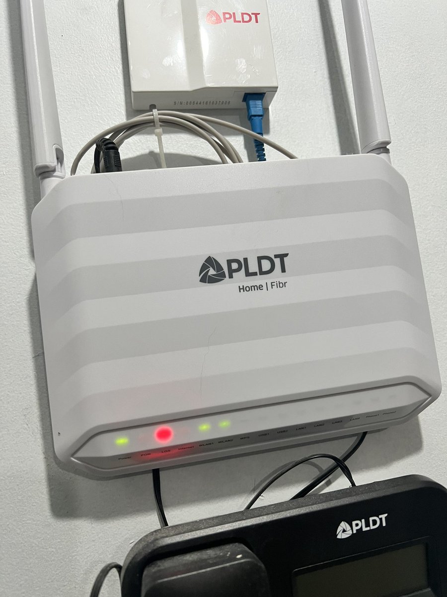 chrlyphts's tweet photo. @PLDT_Cares hello. Nuong araw ng walang internet connection. https://t.co/bObqSeYejb