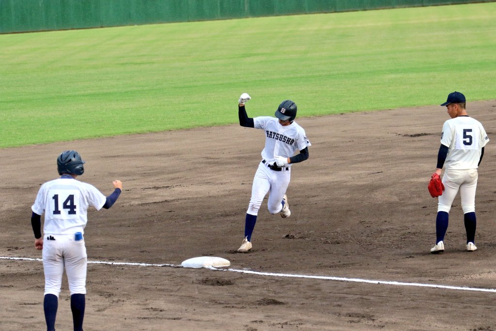 MSB_38_89u18's tweet image. 【島根大会・松江会場】 
第104回全国高等学校野球選手権島根大会 
令和4年7月16日(土)松江市営野球場
第３試合　１回表終了
松江商業 3-0 石見智翠館
 #高校野球 
 #島根県 
 #この夏も応援したい君がいる 
▽１回表
１死１塁・２塁から４番：レフト超え3ランホームラン✨✨✨松江商業先制！