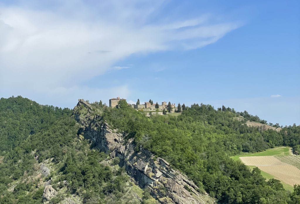 Buone notizie: Rocca d'Olgisio riapre alle visite guidate!

Sabato: ore 15 e ore 16 (*partenza ultima visita)
Domenica: 9.30-11.30* e 14.30-17.45 (*partenza ultima visita)