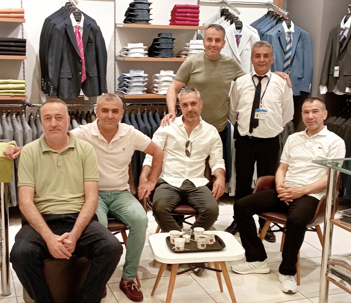 koceahmet23's tweet photo. Sürpriz ziyaretleri ile Bizleri Mutlu eden Değerli kardeşim #TarkanAltuntaş ve #ZülfükarYurdagül #Elazığspor 'umuzun Hocası kardeşim Ilhan Aydın #Park23 Güvenlik Müdürü #MuratYıldırım 
Ve #ZekiEsen kardeşim hoş geldiniz Allah'ım Dostlarımı var etsin 
#Centone #UKİ https://t.co/wsiDxGOvJP