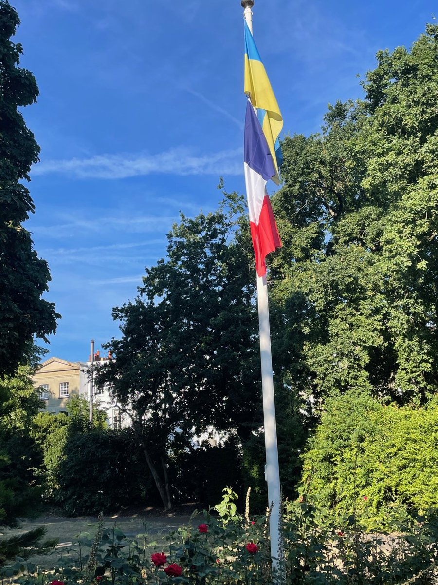 Flag of #Ukraine and Tri-colour of #France in St Peters Sq #W6 marks #BastilleDay - the start of the French revolution on #14Juillet 1789