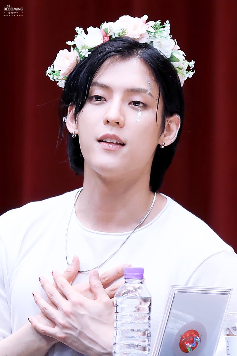 blooming_btob's tweet photo. 220701 팬싸인회 
@btob2mh 🌸💕

#이민혁 #LEE_MINHYUK #HUTA
#BOOM #HUTA_BOOM #허타람찌 https://t.co/Sae3bCpFi5