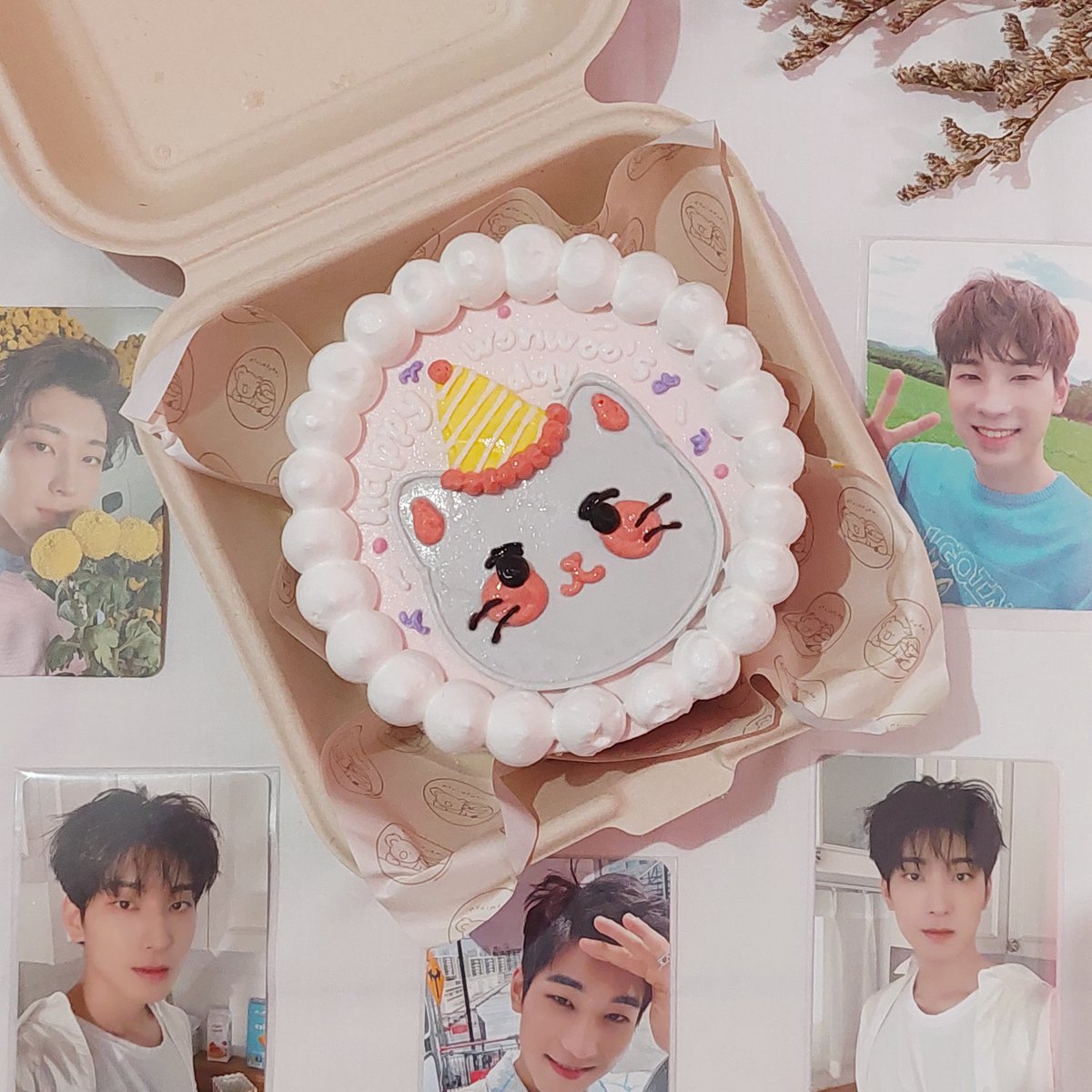 cactuswon's tweet photo. —may the storm will pass and your days will always be full of sunshine and butterflies. I'm sending you tons of love, hope it will give you more happiness this year, and years after. Happy birthday, the love of my life🤍

@pledis_17 https://t.co/Tx9zCV9GPG