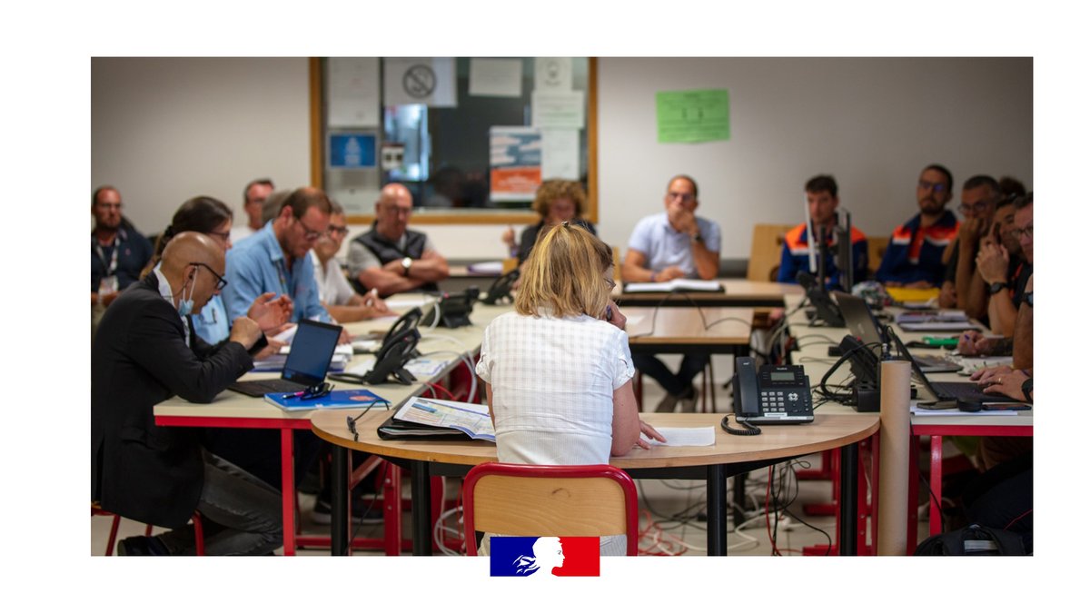 Prefet29's tweet photo. #vieillescharrues 
Dans le cadre du festival @Charrues , Claire Maynadier, sous-préfète de Châteaulin a réuni ce matin l'ensemble des services mobilisés ainsi que les organisateurs afin de faire un premier bilan du dispositif de sécurité mis en place sur le festival. https://t.co/WvZ8vBJ9MZ