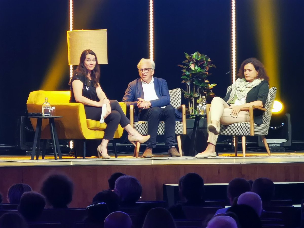 _DOEN's tweet photo. . @CorrineHofmann (champion of #ESOF2022): Since science has many faces and ways of looking, it is essential to allow #multivocality especially to bridge the gap between the north and south part of the world. https://t.co/hVzOgV7RSP