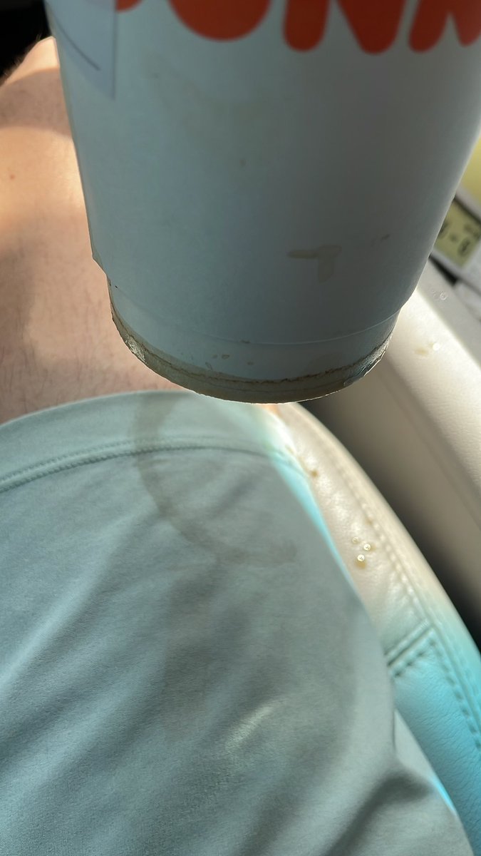 evtweets1's tweet photo. @dunkindonuts I understand everything is more expensive these days but can we not cut corners on the cups and plastic that holds scalding hot coffee in? Burning my twigs off. Not to mention ruining my lulus @lululemon https://t.co/OwaIxxFd7C
