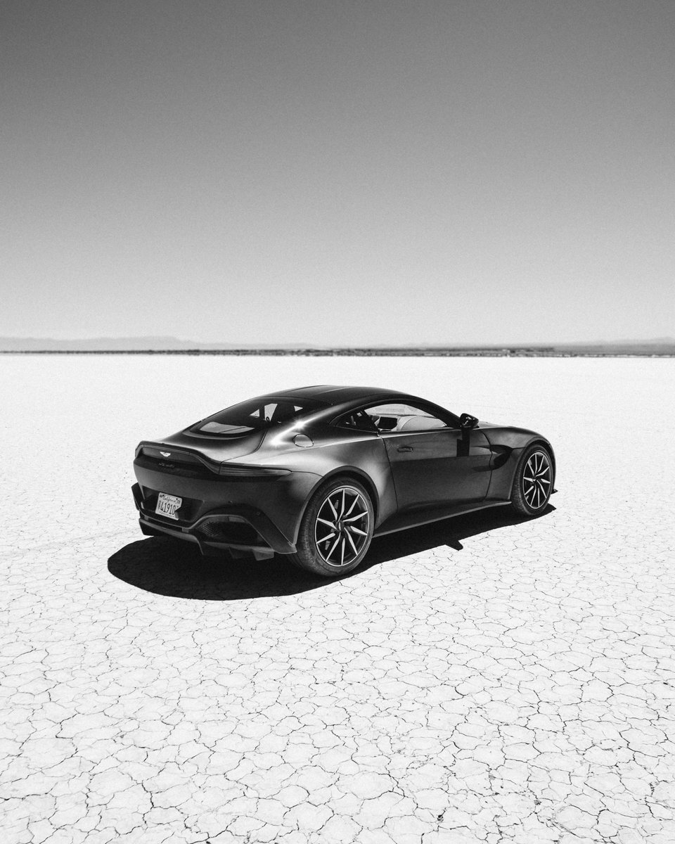 Vantage. Agility, power and poise.

#AstonMartin #Vantage