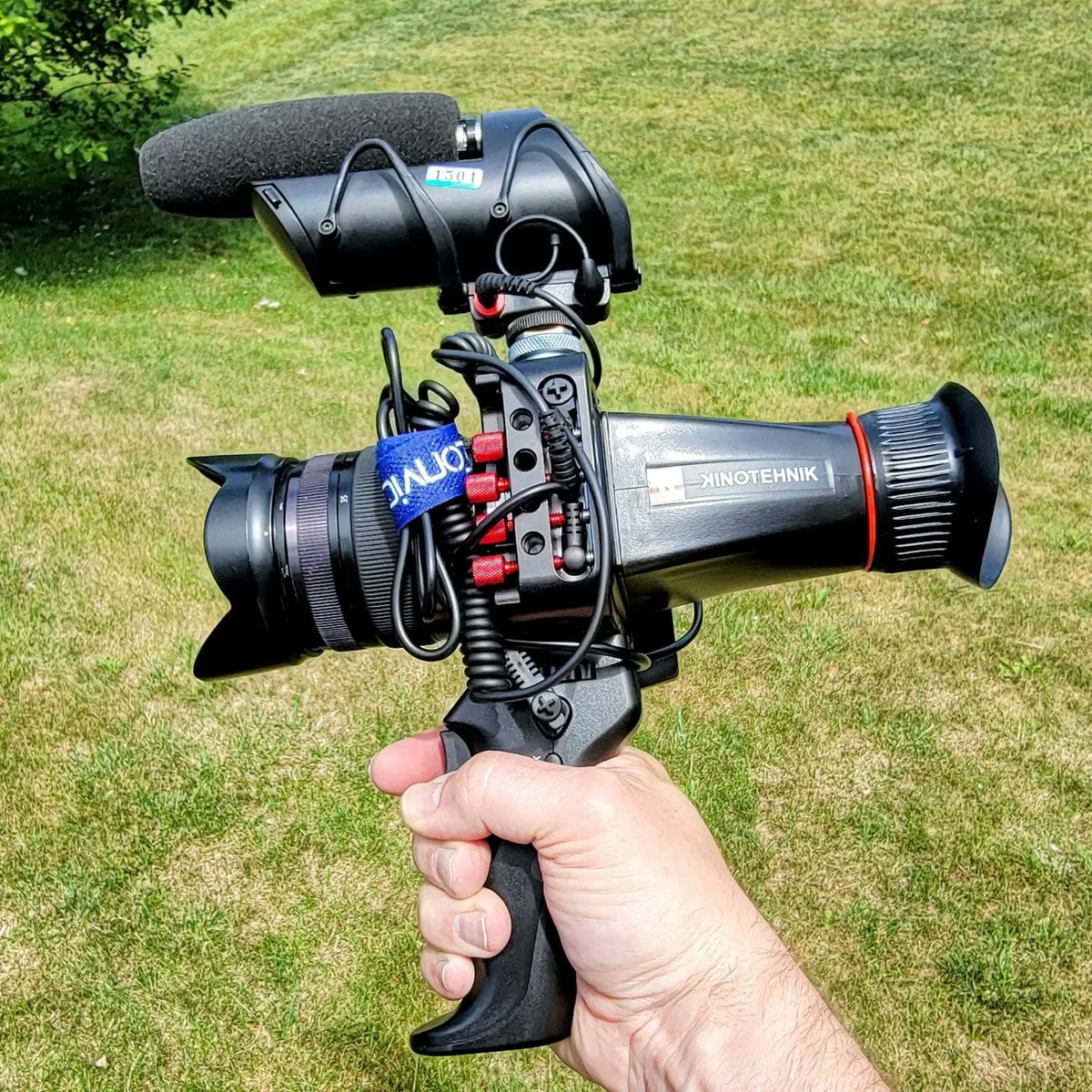 MandakiPhoto's tweet photo. My hand held cinema rig is alive.
#bmpccog #ogbmpcc https://t.co/YE2YSqvH4e