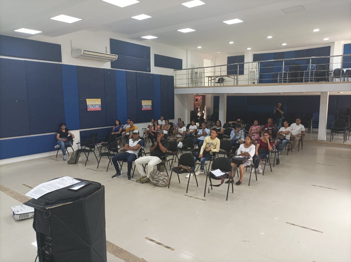 carlos_barbosap's tweet photo. #Becerril en uno de los municipios del corredor minero en el #Cesar seguimos diciendo ¡EL FRACKING NO VA!
Y construyendo popularmente nuestra visión colectiva de la transición energética justa en nuestro territorio. https://t.co/8x50RTedpH