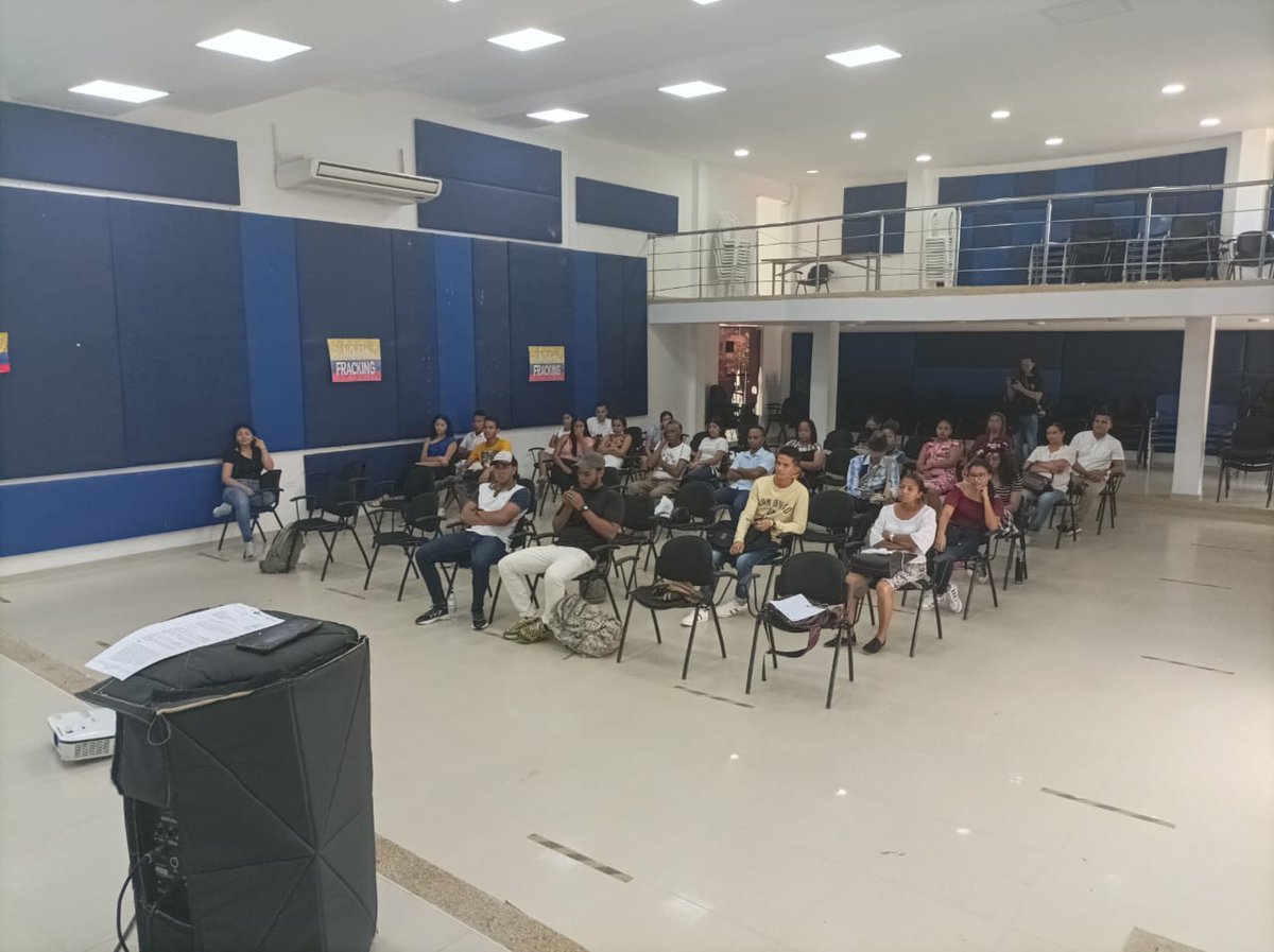 carlos_barbosap's tweet photo. #Becerril en uno de los municipios del corredor minero en el #Cesar seguimos diciendo ¡EL FRACKING NO VA!
Y construyendo popularmente nuestra visión colectiva de la transición energética justa en nuestro territorio. https://t.co/8x50RTedpH