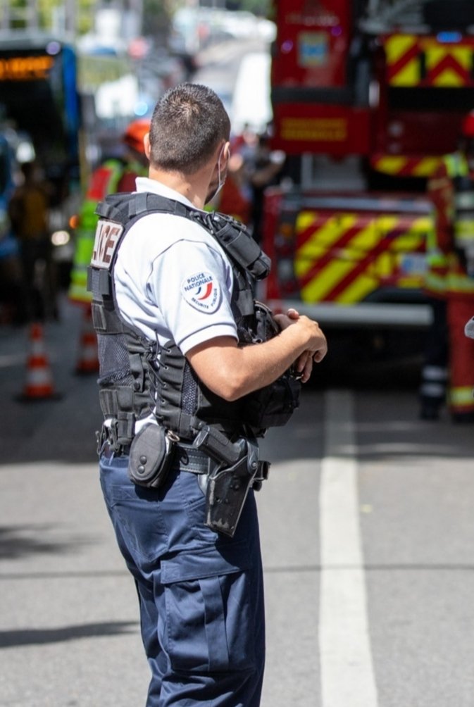 PoliceNat13's tweet image. #Marseille
#Pointerouge Incendie habitation
🔥🔥🔥 Intervention en cours  @MarinsPompiers et @PoliceNat13  
👉 EVITER LE SECTEUR
👉 CIRCULATION TRES DIFFICILE