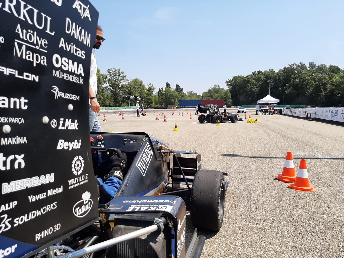 Türkiye'nin 1 ekiple 2 araç üreten tek Formula Student takımı olarak teknik incelemelerden başarı ile geçip pistte yerimizi aldık.

#OneTeamTwoCars

#FormulaStudentItaly
#FormulaSAEItaly