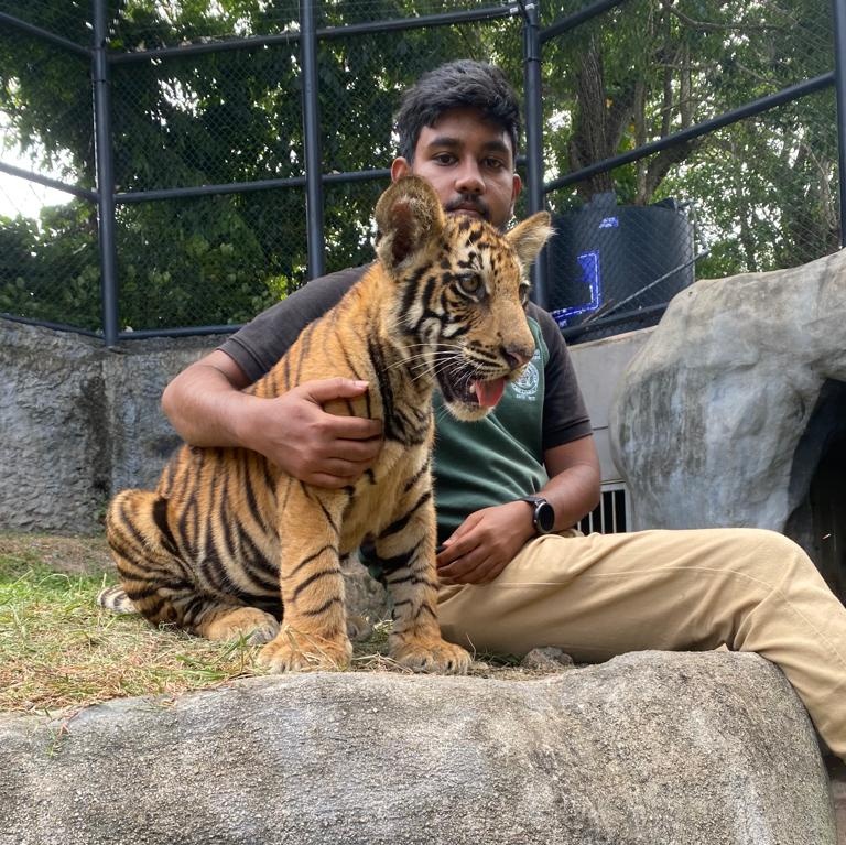Lordpackeer's tweet photo. පොඩි බොසා 🤣💓 https://t.co/Jl5Ea5ZrgL