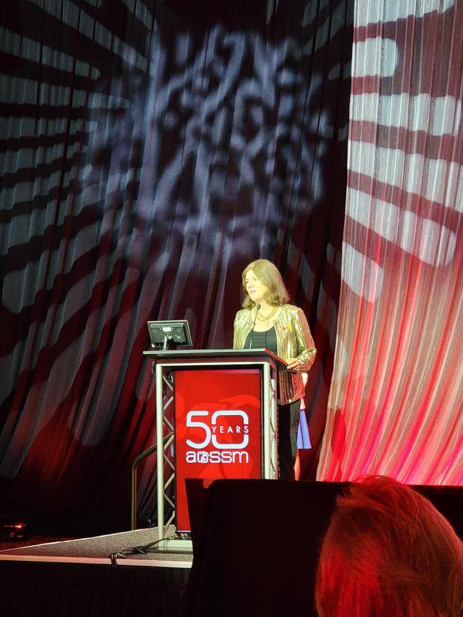 Huge congratulations to Dr. Liza Arendt for being inducted into the @AOSSM_SportsMed Hall of Fame!! 👏👏

#orthotwitter #AOSSM22 <a href="/UMNOrthoSurg/">UMN Department of Orthopedic Surgery</a> <a href="/TheFORUM15/">TheFORUM</a>