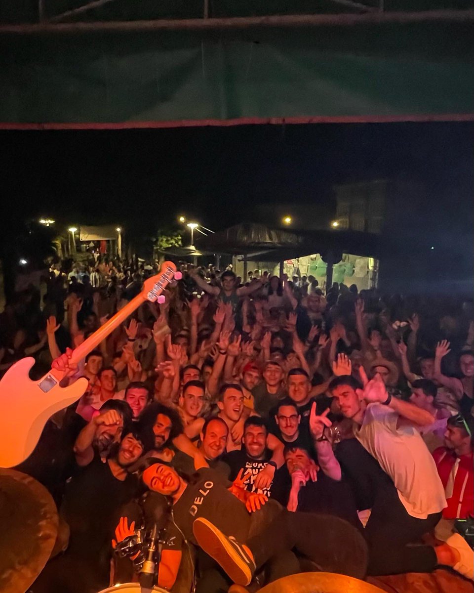 🔥 A L E G I A 🔥
Begietan malkoak ditugula goaz etxea.. etxea ez! Amotzen gaur!!! ezin deu gehio eskatu. Eskerrik asko!!!!!
GAUR AMOTZ!!!! + <a href="/bulegotaldea/">BULEGO</a> 
#BIZITZADAHANDIENA