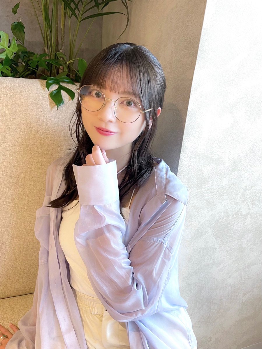 tws_nanase's tweet photo. ネットサイン会 有難うございました🍇
沢山嬉しかったよ、、！🐶♡

珍しくメガネ ☍̱ https://t.co/OTX3aCC0AD
