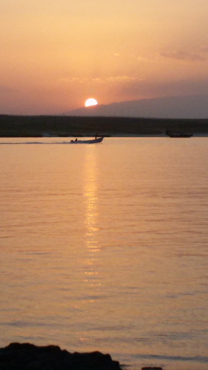 ما سبب الإزالة؟ وعدم الصيانة ؟ 
لأجل مصالح فردية لا تعود على المجتمع ولا على النيابة بآي فائدة ، في اعصار جونو جميع المناطق المجاورة استفادة من التحلية بما في ذلك اهالي النيابة ونقول لا للإزالة لتعم الفائدة. #نيابة_راس_الحد #رأس_الحد_تستغيث <a href="/alhad_ras/">رأس الحد - RAS AL HADD</a>