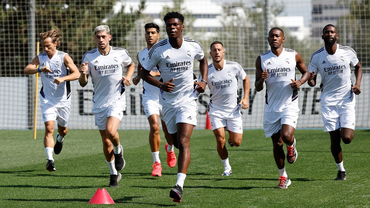 📸¡VAYA FOTÓN!

⚪️🏃El Real Madrid se ejercita en Valdebebas por sexta vez esta semana. 

😏¿Ganas del primer partido de pretemporada?