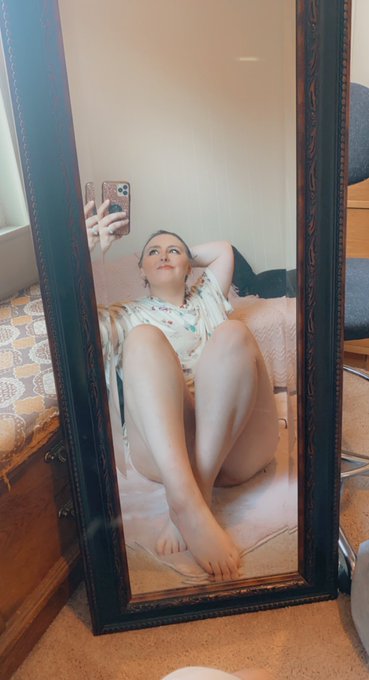 Good morning babes 💕💕 give me some love ! https://t.co/VhmRnAvAfn
