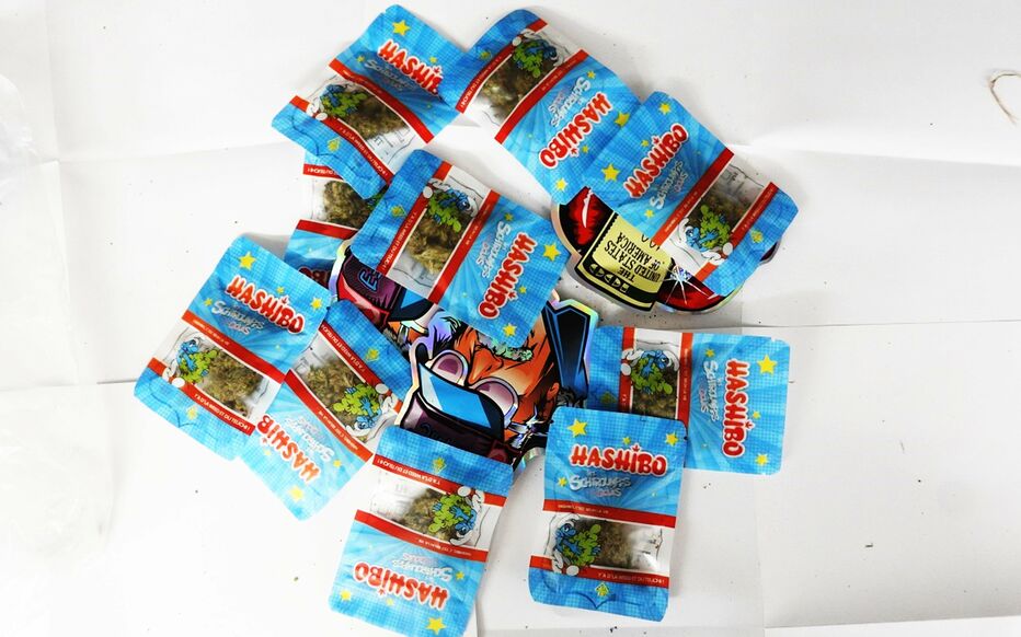 CerfiaFR's tweet photo. 🇫🇷 INSOLITE | Après «#Haribeuh», un dealer a été interpellé avec des sachets «#Hashibo» à #Compiègne dans l’#Oise.
(Le Parisien) #Drogue https://t.co/52wecEHBJB