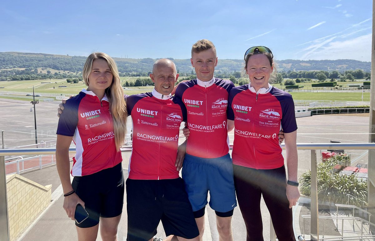 These legends are about to set off on the 24hr Great @Racingwelfare Cycle Please text OBRIEN to 70085 to donate a tenner or click here justgiving.com/fundraising/ro…