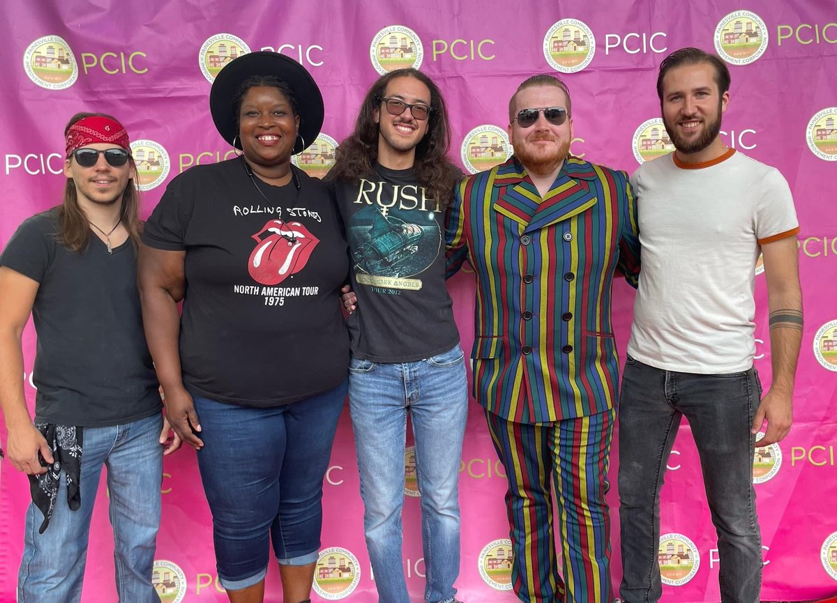 GuySnowdon's tweet photo. You were beautiful, Painesville. Thank you for rocking with us! 👏👏👏  More pics to come! @PPITP 

#painesville #painesvilleohio #ppitp #ppitp2022 #ohiofestival #rockandroll #redcarpet #redcarpetfashion #rockband #indieartist 

📸 by Frank Szekely https://t.co/H8W9dQXeex