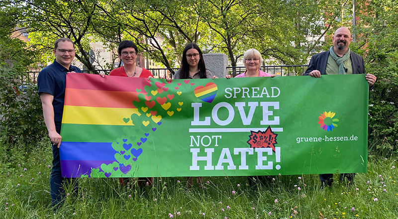 gruenehessen's tweet photo. An diesem Wochenende heißt es wieder Spread Love Not Hate auf dem #CSDFrankfurt 🌈. Sigrid Erfurth &amp; Sebastian Schaub: "Wir haben so viel erreicht: 30 Jahre #CSD Frankfurt an diesem Wochenende machen das deutlich. Aber für #Respekt, #Vielfalt und ..." https://t.co/UrS178xsUG /P https://t.co/THQ9ZCVn7U
