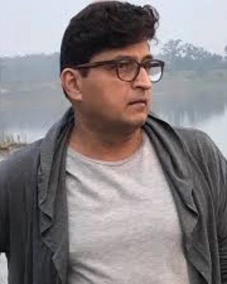 AATISHKAPADIA's tweet photo. 30 years back I wrote my first play AANDHLO PAATO . And 20 years back I adapted my play into a film screenplay. The thrill, adrenaline rush and instinctive  writing for Aankhen has been a hugely satisfying experience. https://t.co/nMvfv9EhlO