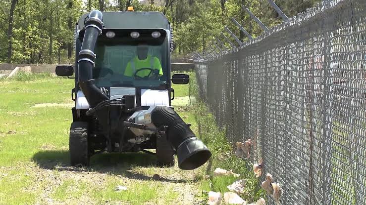 With <a href="/SakajaJohnson/">Sakaja Arthur Johnson</a> the future of nairobi is bright 🌞.  Hopefully will see this kind of machines keeping nairobi clean.
