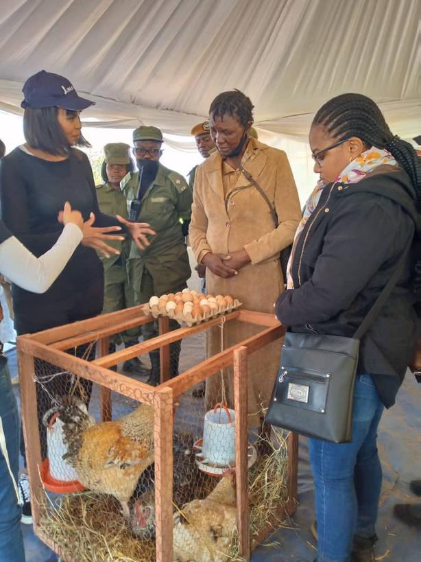 ESLIP_Zambia's tweet photo. #Chibombo district #Zambia, UN Ambassador for @IFAD-Sabrina Elba- interacted with some beneficiaries of #RPSF w/c was support provided by #IFAD thru #ESLIP to help them cope with the impact of the COVID 19 pandemic on their livelihoods @Sabrinadhowre @IFADEastAfrica https://t.co/KTRL3FGhP2