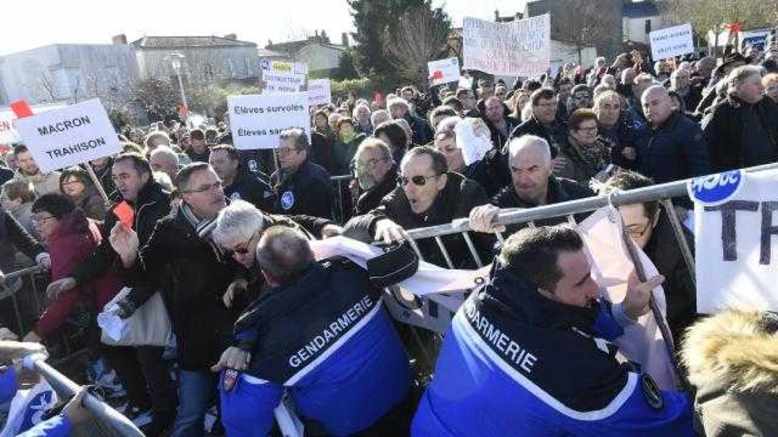 andreTameza's tweet image. .. le transfert de l'Aéroport de @Nantes à #NDDL ... ou ailleurs.. est de toutes façons inéluctable !.. ( photo OF)